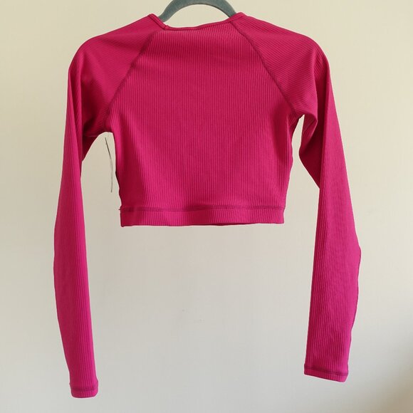 New With Tags Simons Ribbed Cropped Gym Top - Size P/S - Picture 2 of 12